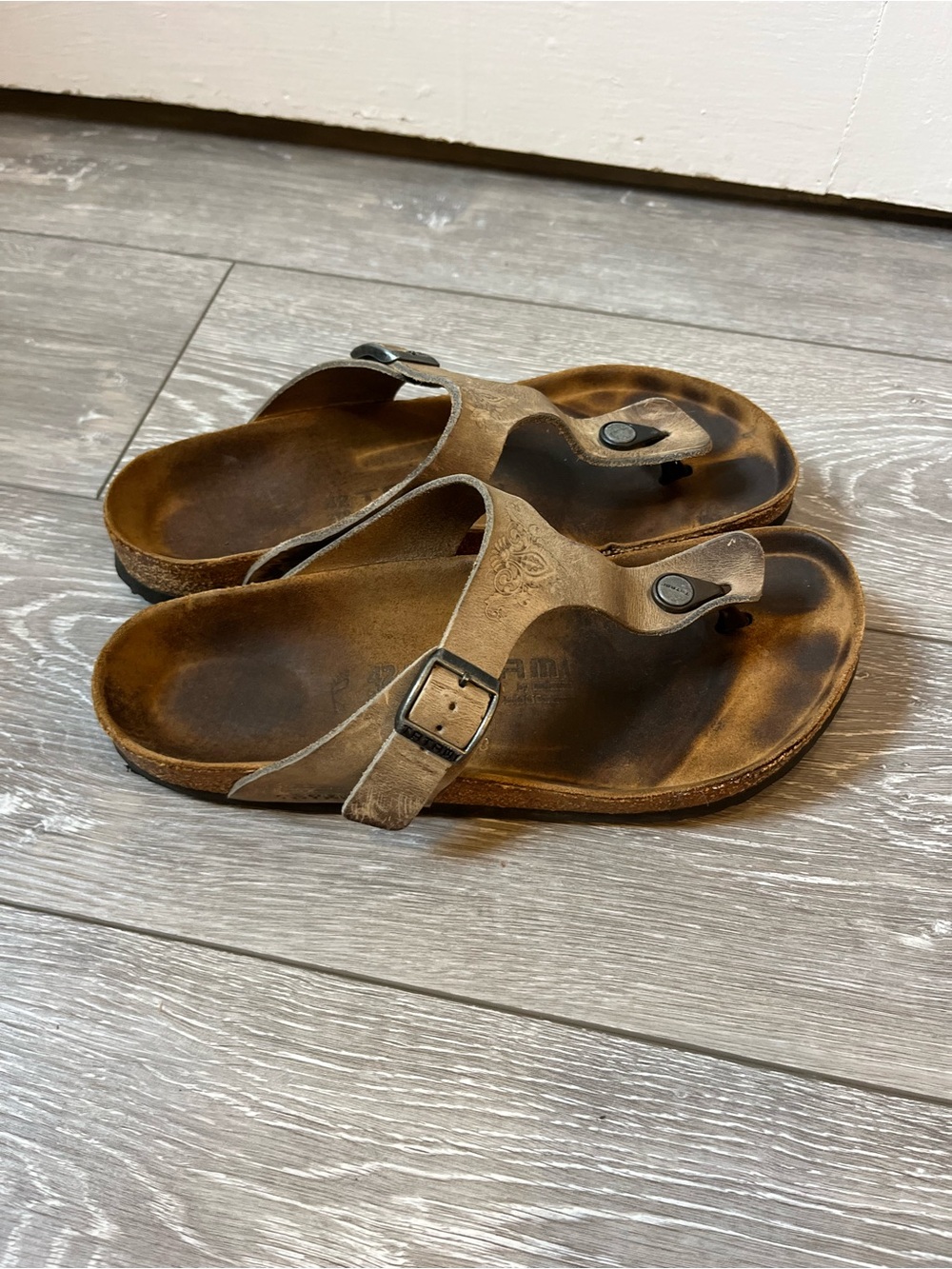 Tatami Birkenstock Gizeh thong sandals Patterned Leather Size 42 / W 11-11.5
